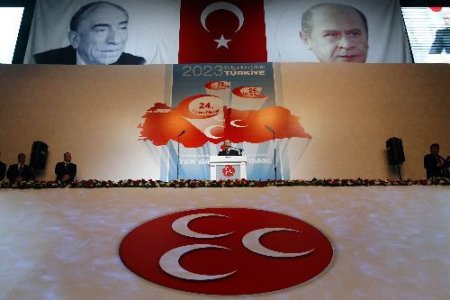 Bahçeli: Sadece Yeşil Sahalarda Top Koşturmuş Başbakan Elini Ülküdaşlardan Çeksin (2)