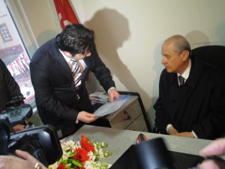 Bahçeli: Türkiye, Küresel Güçlerin Oyununa Gelmemelidir