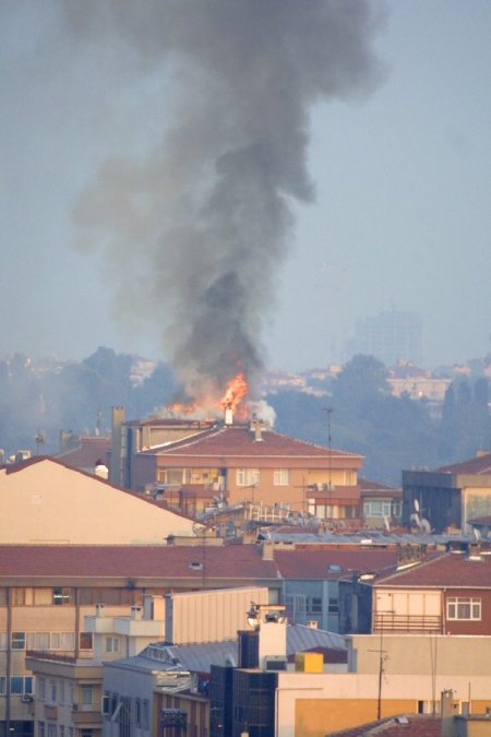 Bahçelievler'deki yangın kontrol altına alındı