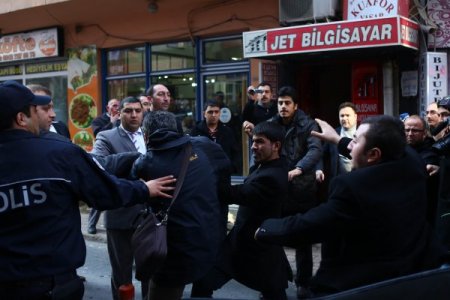 Bahçeli'nin ziyaretinde gazetecilere çirkin saldırı