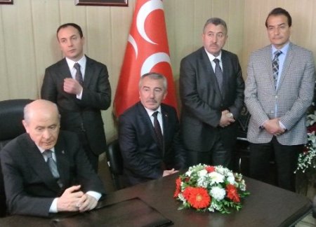 Bahçeli'ye memleketinde sıkma ve ıspanaklı börek ikram edildi