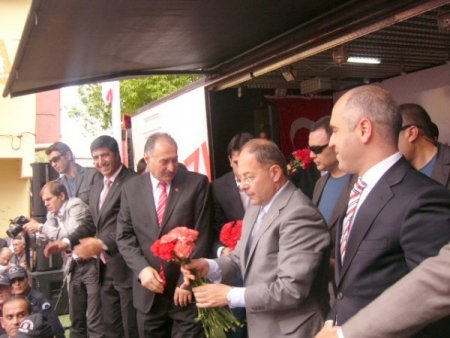 Bakan Akdağ, Bahçeli'yi Seçmene Şikayet Etti