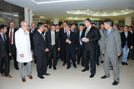 Bakan Akdağ, Balıkesir'de Anne Oteli'ni Ziyaret Etti