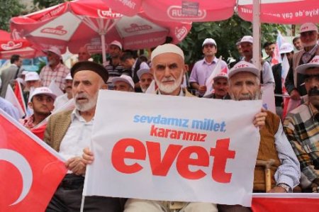 Bakan Akdağ: Uzundere'de 'evet' Çağrısında Bulundu