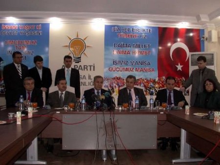 Bakan Arınç: Millet İradesini Kabul Etmeyenler, 2007'de Meclis'e Girmeyen İki Partinin Akıbetine Baksın