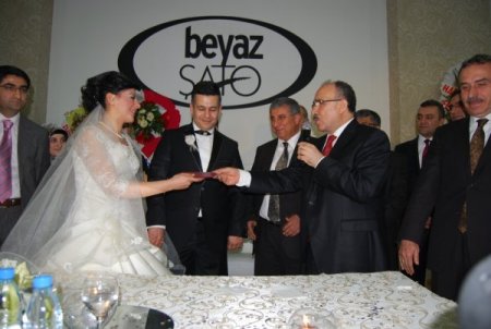 Bakan Atalay, Batman’da Nikah Şahitliği Yaptı