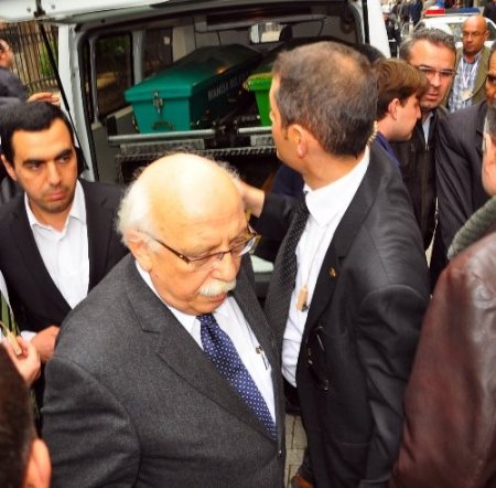 Bakan Avcı, Manisa’da Rektör Akan’ın annesinin cenaze namazına katıldı