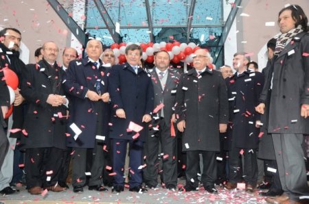 Bakan Avcı ve Davutoğlu Bilim Merkezi'ni inceledi