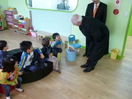 Bakan Aydın, Güney Kore'de Türk Okulunu Ziyaret Etti
