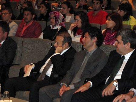 Bakan Bağış, Gazeteciler Konferansında Birand İle Tartıştı