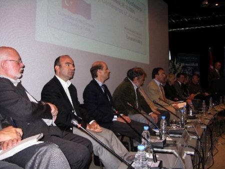 Bakan Bağış, Gazeteciler Konferansında Birand İle Tartıştı