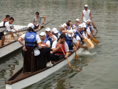 Bakan Bağış: Dünün kokan Haliç'inde bugün yarışlar düzenleniyor
