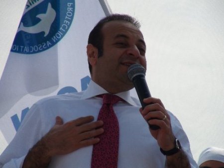 Bakan Bağış: Dünün kokan Haliç'inde bugün yarışlar düzenleniyor