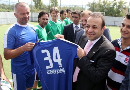 Bakan Bağış: Durmak yok gole devam