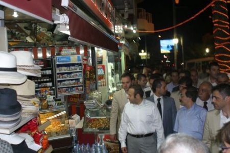 Bakan Bağış Kuşadası'nda Esnaf Turu Yaptı