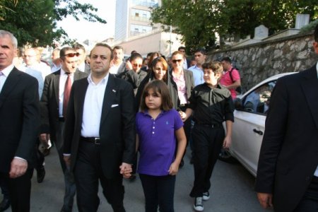 Bakan Bağış’ın kayınvalidesi toprağa verildi