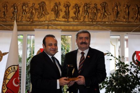 Bakan Bağış'tan Merkel'e: Önce Lufthansa Ercan'a insin, biz de alanları açarız