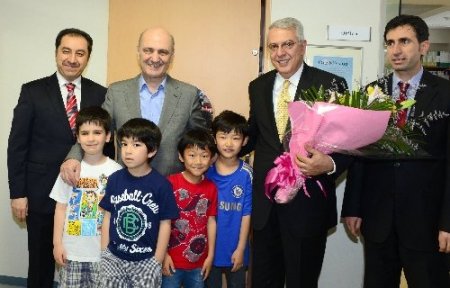 Bakan Bayraktar, Yokohama'daki Türk okulunu ziyaret etti