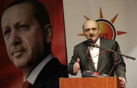 Bakan Bayraktar: Diktiğimiz fideler çiçek açtı ama henüz meyve vermedi