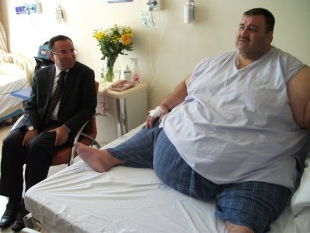 Bakan Bozdağ, 400 kiloluk Şahin Şerif'i hastanede ziyaret etti
