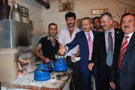 Bakan Çağlayan, Muş'ta Köz Çayı İçti