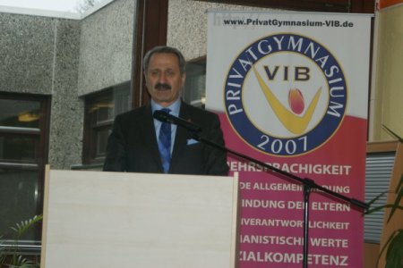 Bakan Çağlayan: Türkler Asimile Olmadan Eşit Haklara Sahip Olmalı