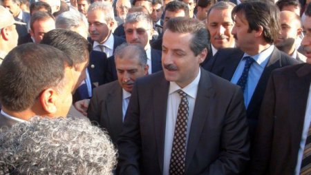 Bakan Çelik, Bakanlar Kurulu'na şarapnel parçası ile gidiyor