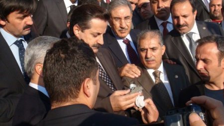 Bakan Çelik, Bakanlar Kurulu'na şarapnel parçası ile gidiyor