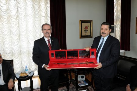 Bakan Çelik, Başkan Altepe'yi ziyaret etti