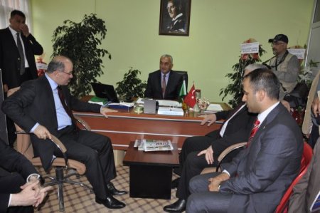 Bakan Çelik, İslahiye'de Sorunları Dinledi