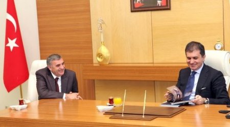 Bakan Çelik, Sakarya Büyükşehir Belediyesi'ni ziyaret etti