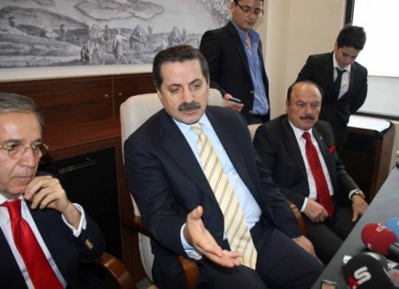 Bakan Çelik: Asgari ücretin bin 400 lira olmasından hükümet memnuniyet duyar