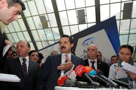 Bakan Çelik: Bütün partiler uzlaşırsa asgari ücret vergiden muaf hale gelir