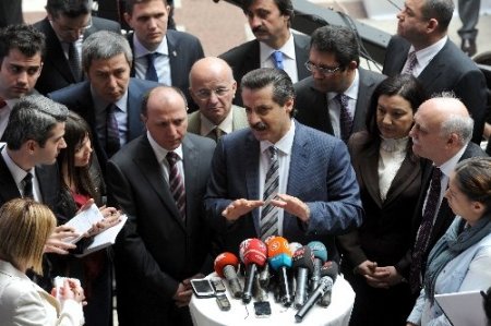 Bakan Çelik: Bütün partiler uzlaşırsa asgari ücret vergiden muaf hale gelir