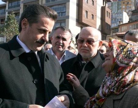 Bakan Çelik: Cüneyt Çakır güzel maç yönetti, İngilizler fevri davranıyor