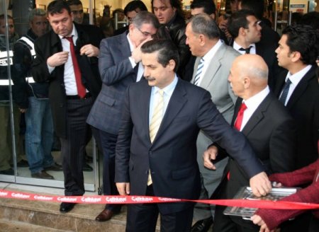 Bakan Çelik: Dünyada işsizlik artıyor, ama bizde düşüyor