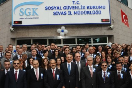 Bakan Çelik: Eldeki İmkanları Artırarak Memura Zam Vereceğiz