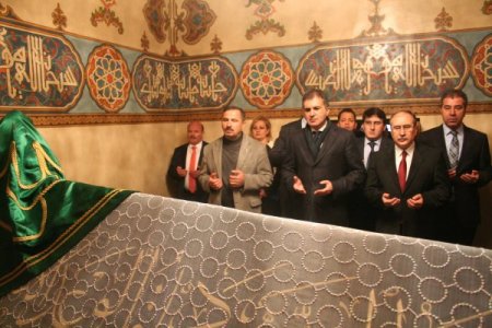 Bakan Çelik: İmralı görüşmelerinde çözüme doğru inisiyatif yürütüyoruz