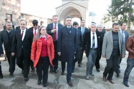 Bakan Çelik: İmralı görüşmelerinde çözüme doğru inisiyatif yürütüyoruz