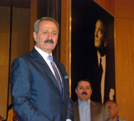 Bakan Çelik'ten Sanayiciye 'Genç Nufusu Görün' Çağrısı