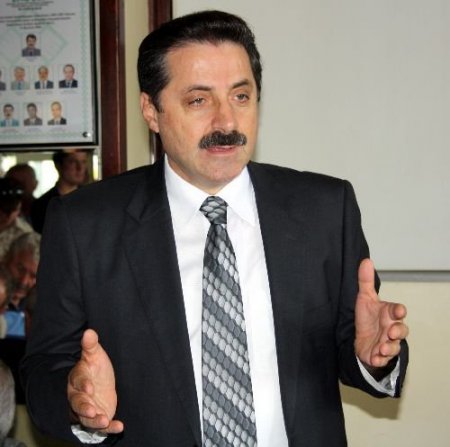Bakan Çelik'ten: Sınıra Gidip Ayakta Durmak Yiğitlik Değildir