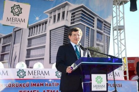 Bakan Davutoğlu, Konya’da Çocuk Şenliği'ne katıldı