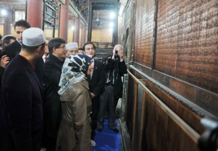 Bakan Davutoğlu, Şian'da Büyük Cami Ve Müslüman Mahallesini Gezdi