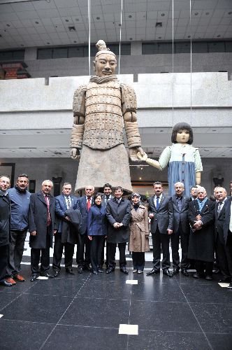 Bakan Davutoğlu, 'toprak Askerler'i Gezdi