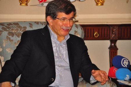 Bakan Davutoğlu, Vali Daşöz'ü ziyaret etti