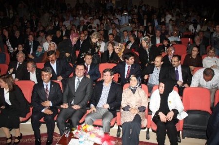 Bakan Davutoğlu: 3 yıldır nerde özür diyenler, özür gelince suspus oldular