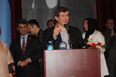 Bakan Davutoğlu: 3 yıldır nerde özür diyenler, özür gelince suspus oldular