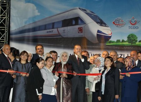 Bakan Davutoğlu: Ankara’da İftar Yapan, Konya’da Teravih Kılacak