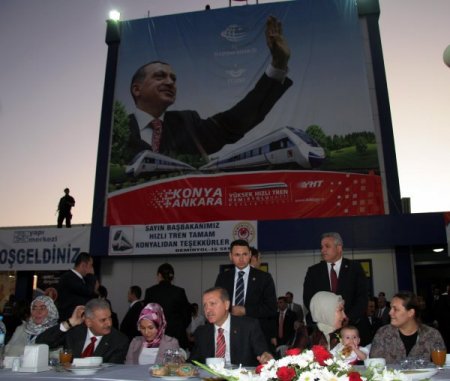 Bakan Davutoğlu: Ankara’da İftar Yapan, Konya’da Teravih Kılacak