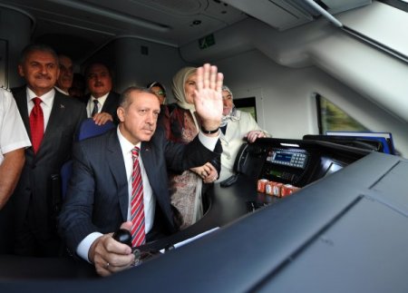 Bakan Davutoğlu: Ankara’da İftar Yapan, Konya’da Teravih Kılacak